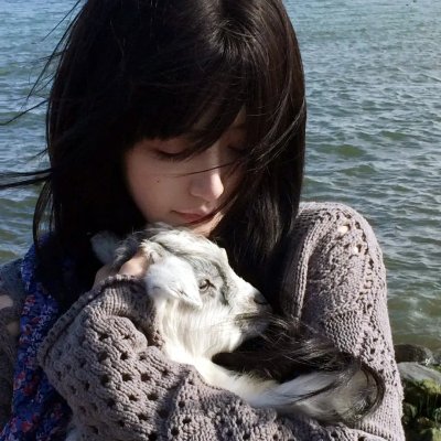 看她轻轻的飞起