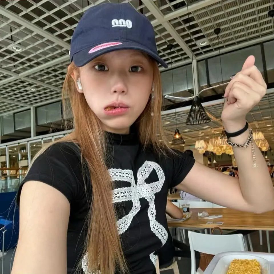阁楼大象 海报
